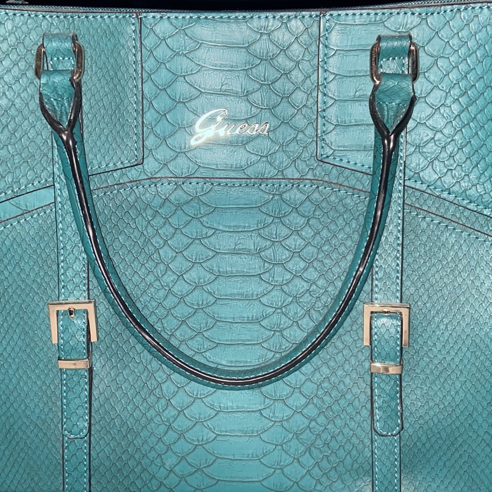 Guess purse - Picture 3 of 4